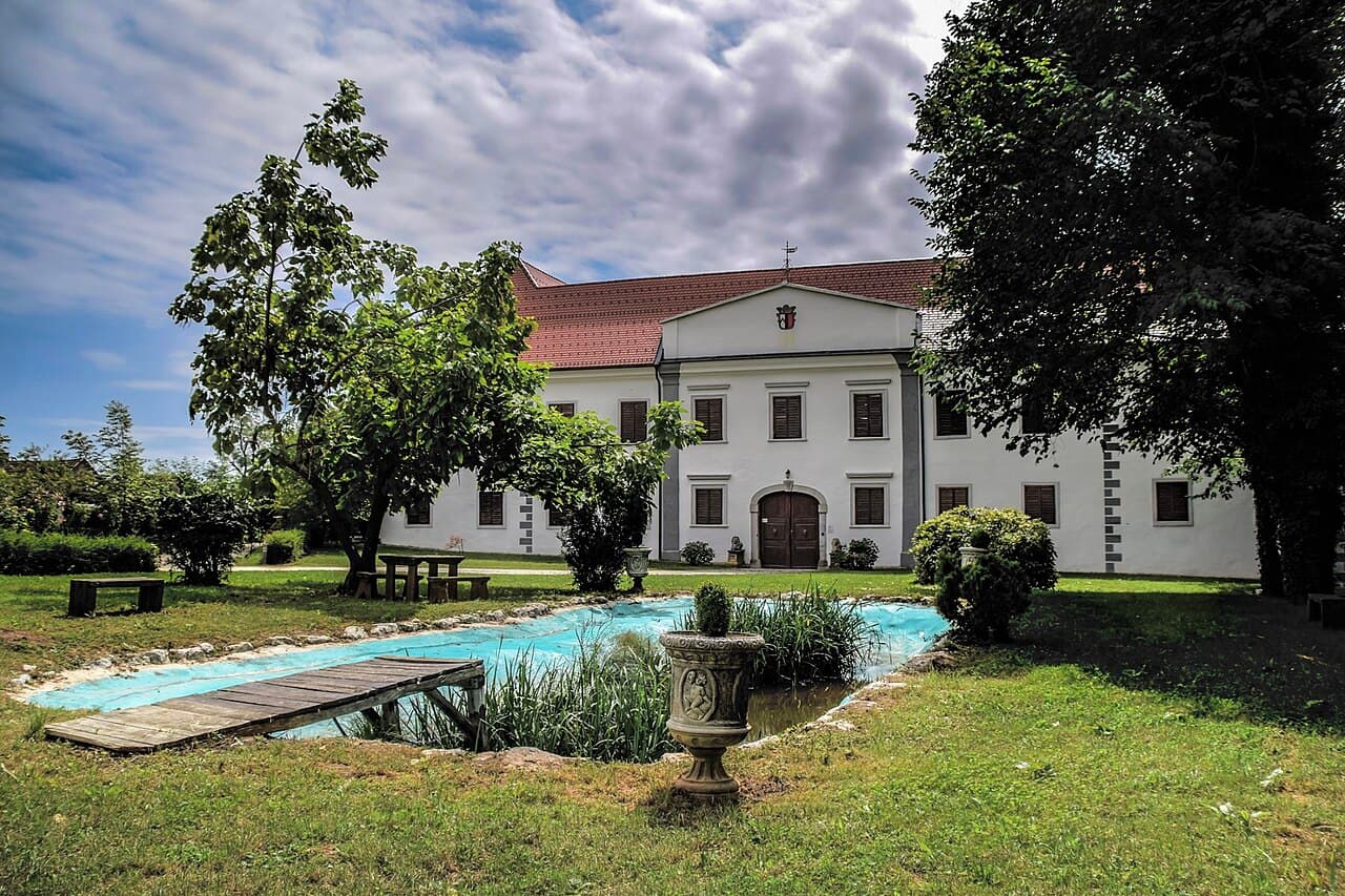Raka Castle