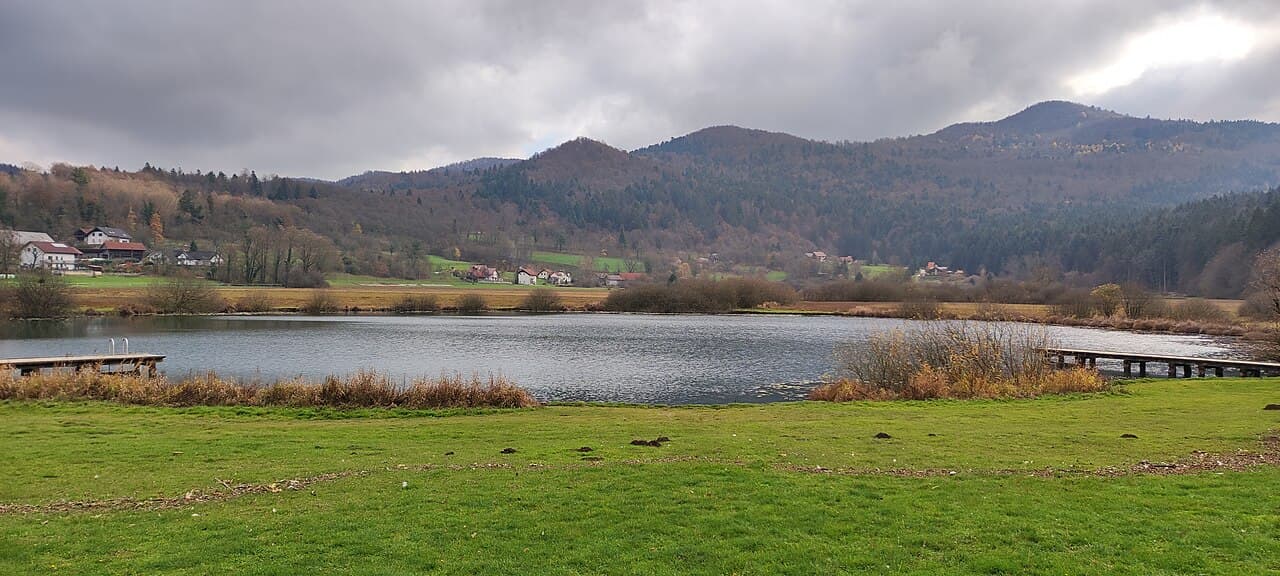 Podpeško jezero