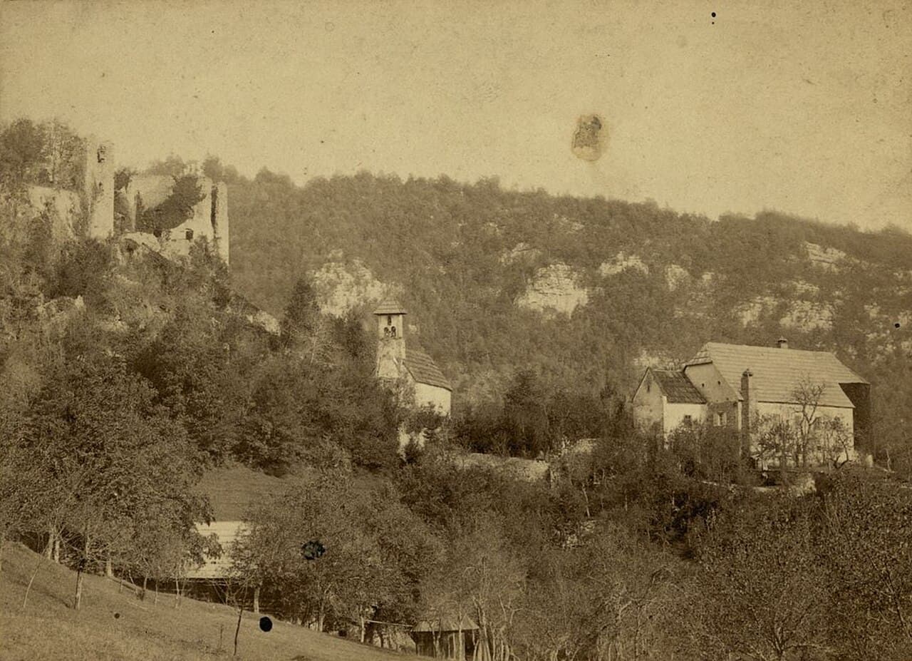 Kostel Castle