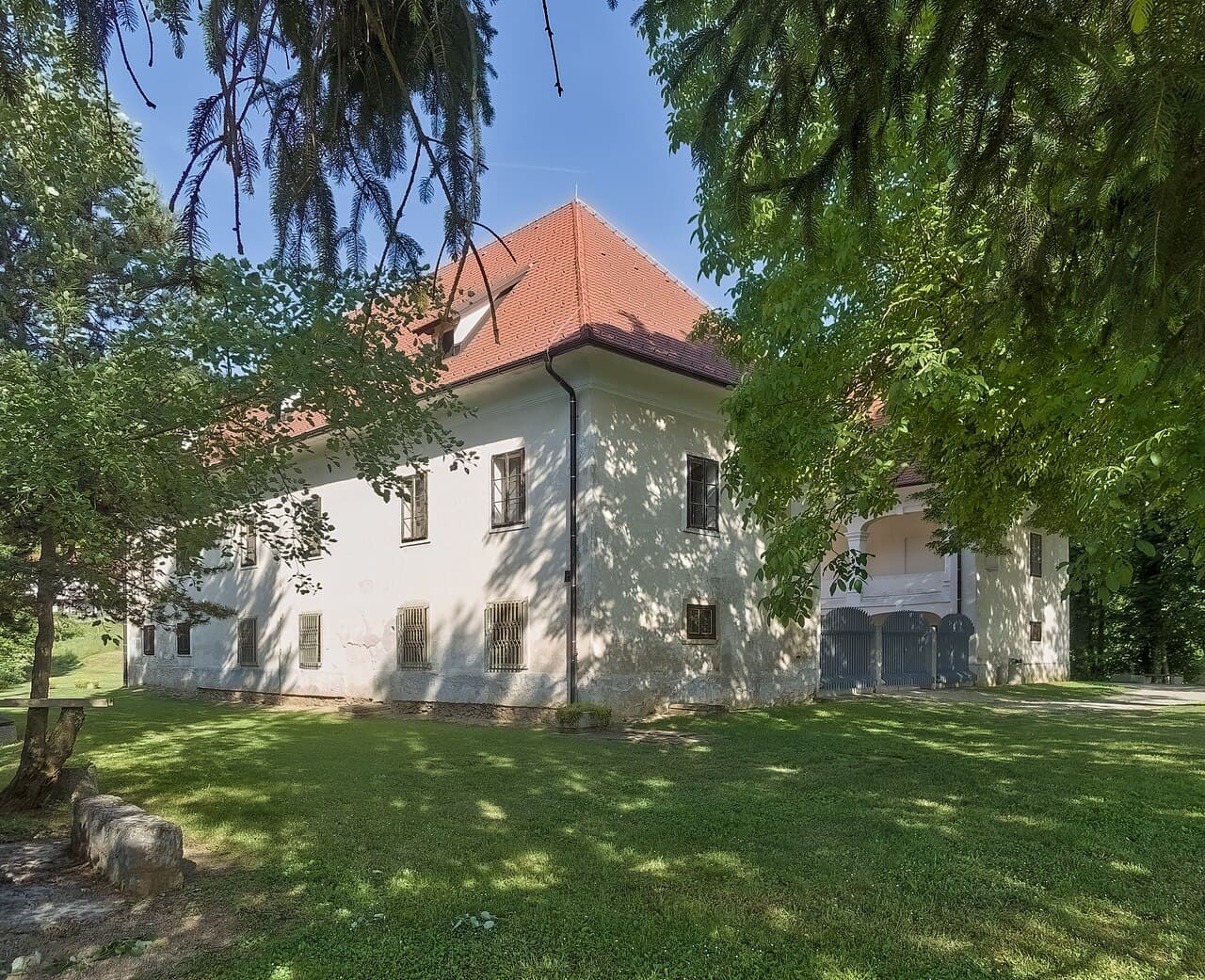 Lisičje Mansion