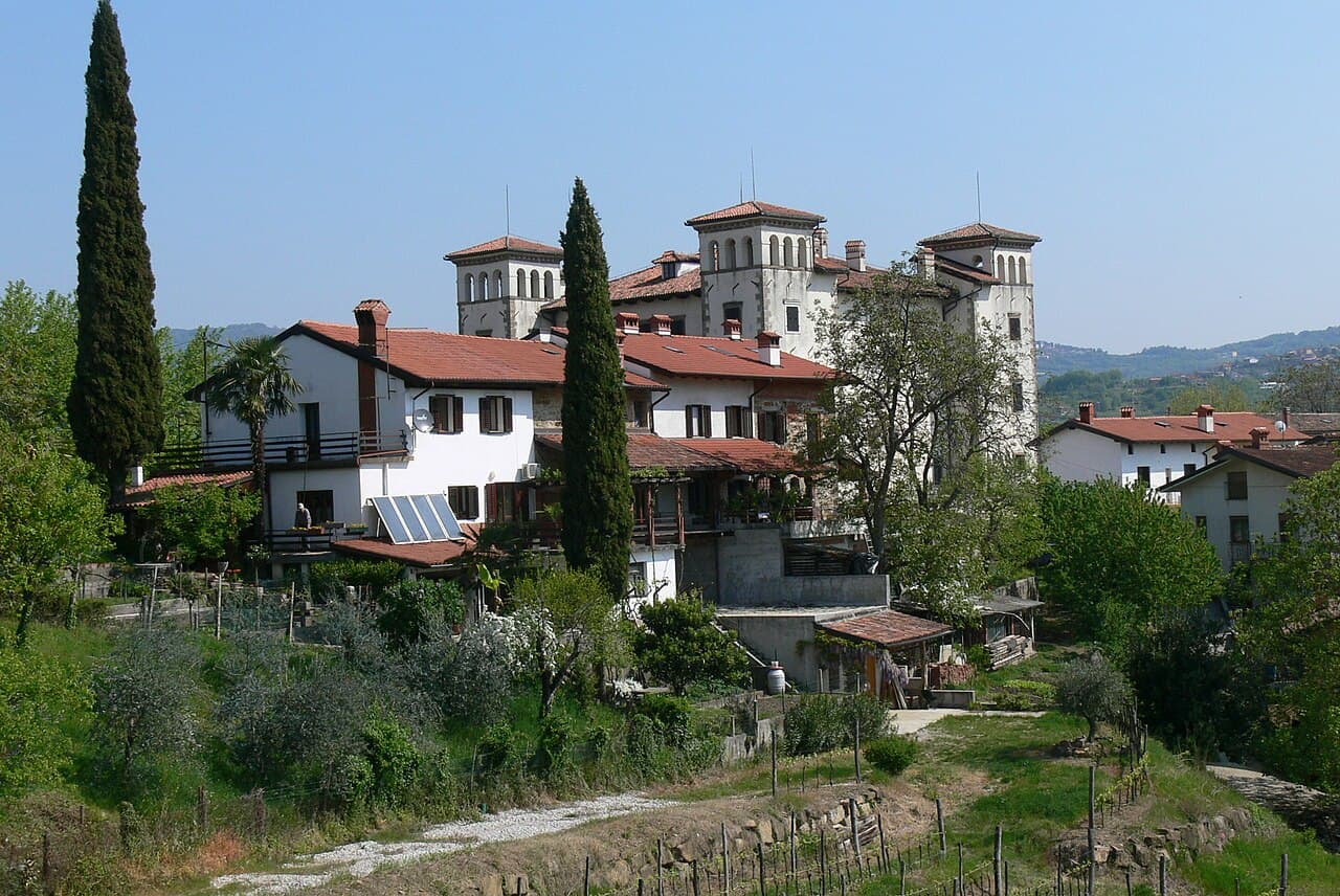 Dobrovo Castle