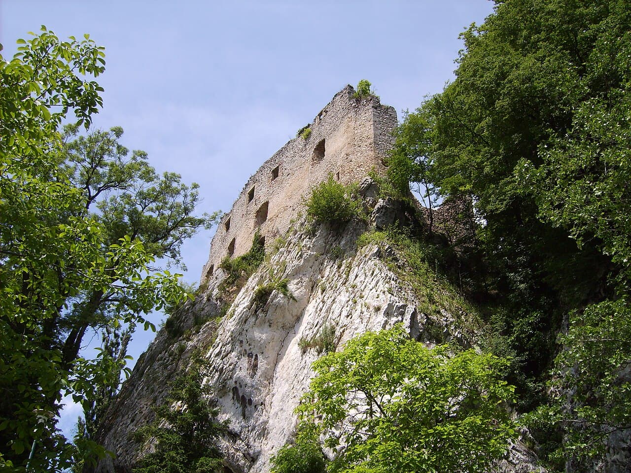 Planina Castle