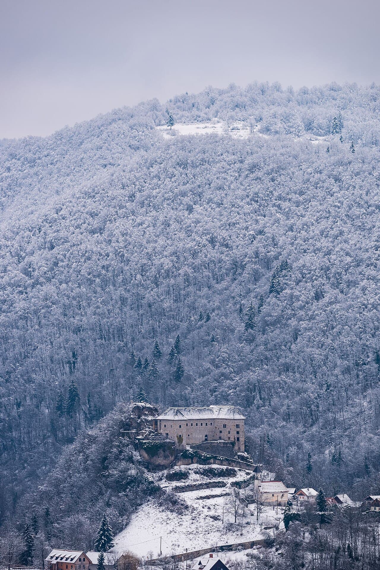 Kostel Castle