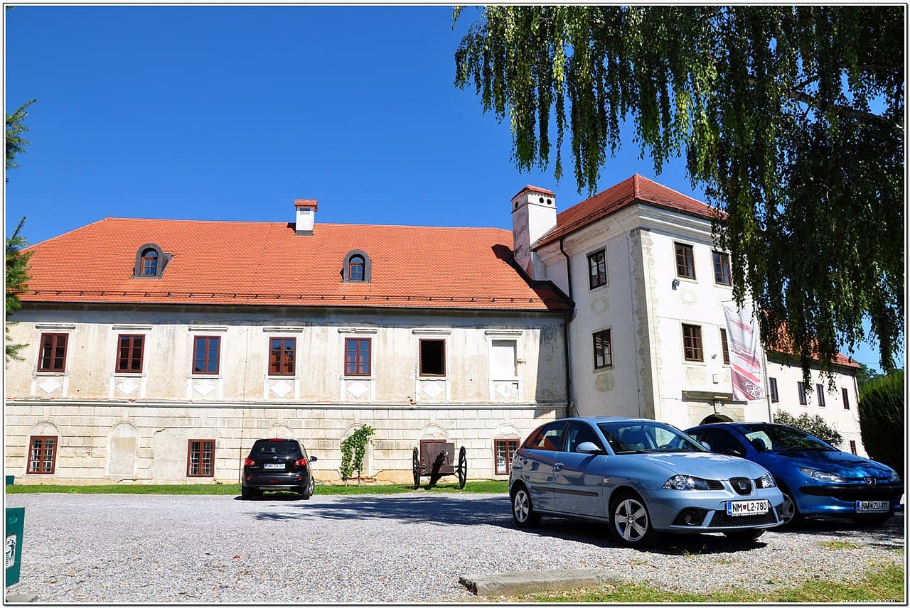Metlika Castle